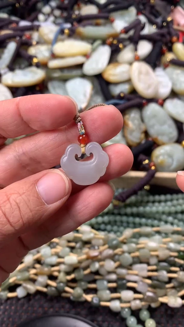 【闪购商品】和田玉颈饰未镶嵌多样性发货没有证书拍一发一有瑕