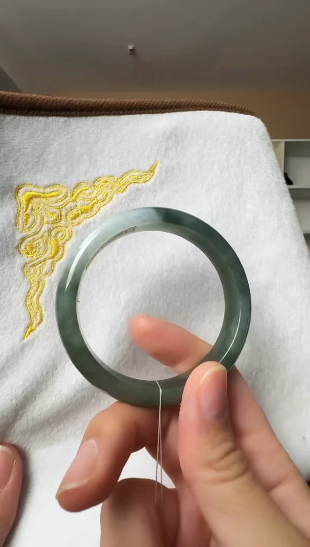 翡翠手镯未镶嵌翡翠手镯