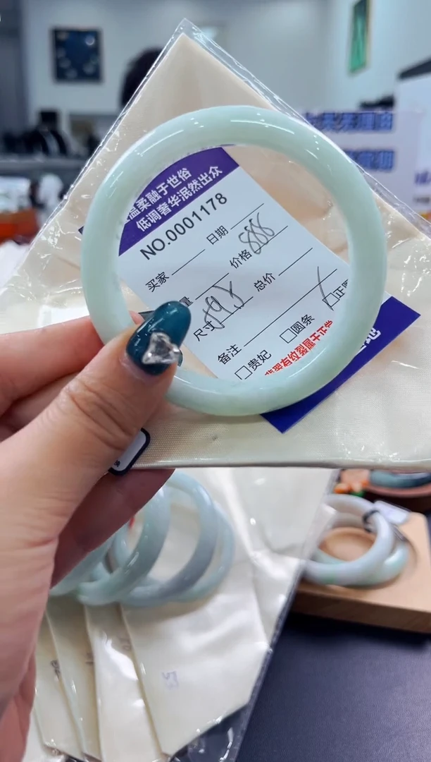 翡翠手镯未镶嵌天然缅甸A货翡翠