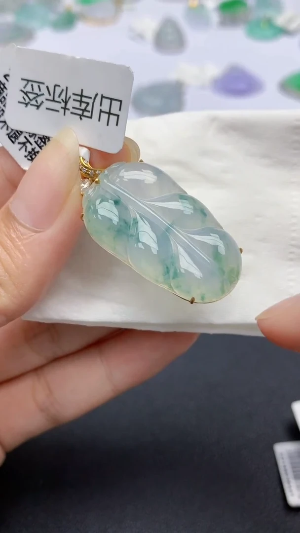 翡翠18K金镶嵌颈饰天然缅甸a货翡翠百元以上9元证书费自理