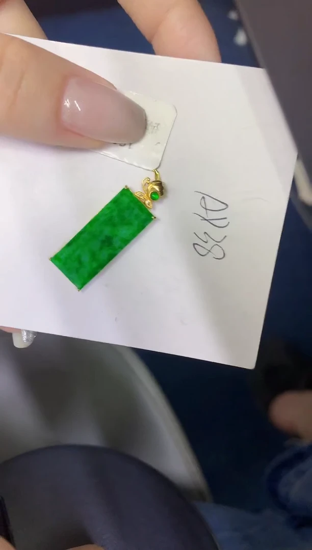 翡翠18K金镶嵌颈饰缅甸天然翡翠A货