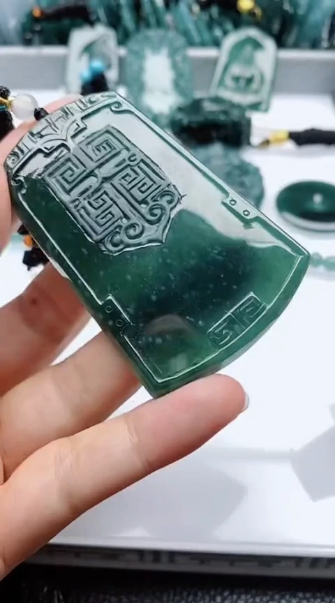 颈饰未镶嵌翡翠