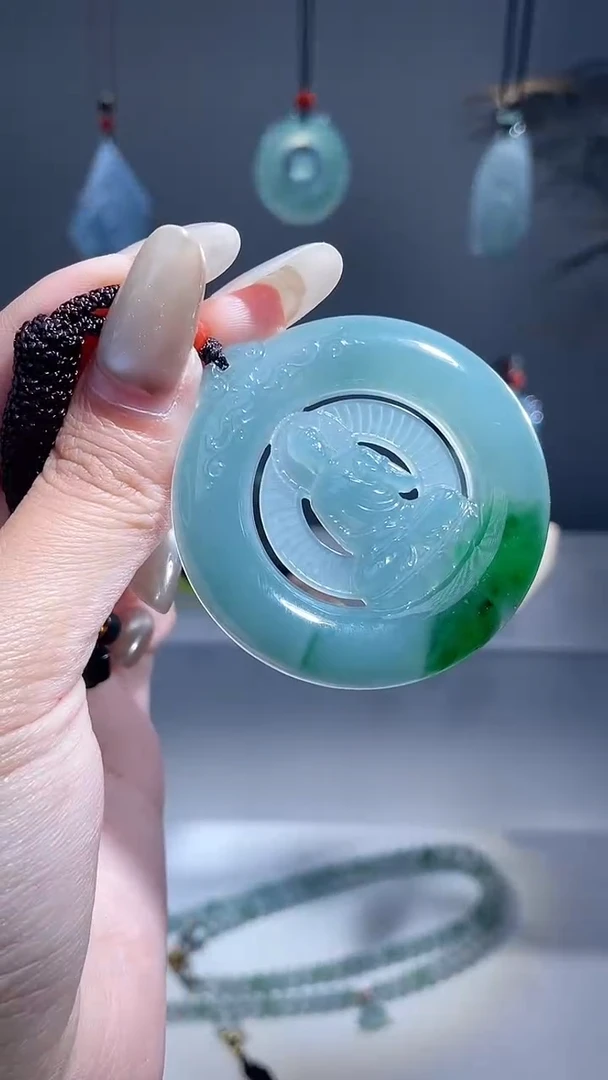 颈饰未镶嵌翡翠佛牌