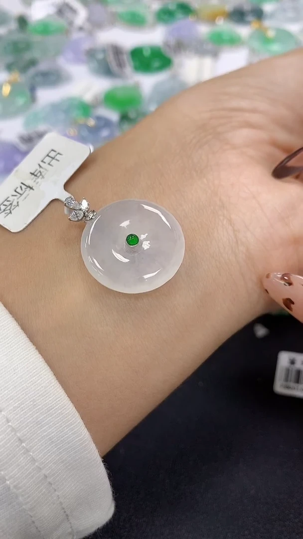 颈饰18K金镶嵌翡翠a货假一赔三支持复检百元上9元证书费自理