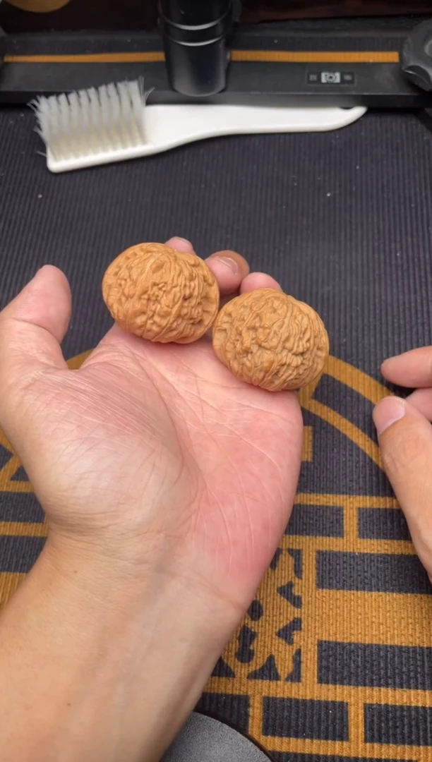 文玩核桃吊坠白狮子41