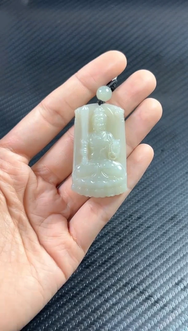 吊坠(赠链)未镶嵌和田玉且末微色差近矿  鸡