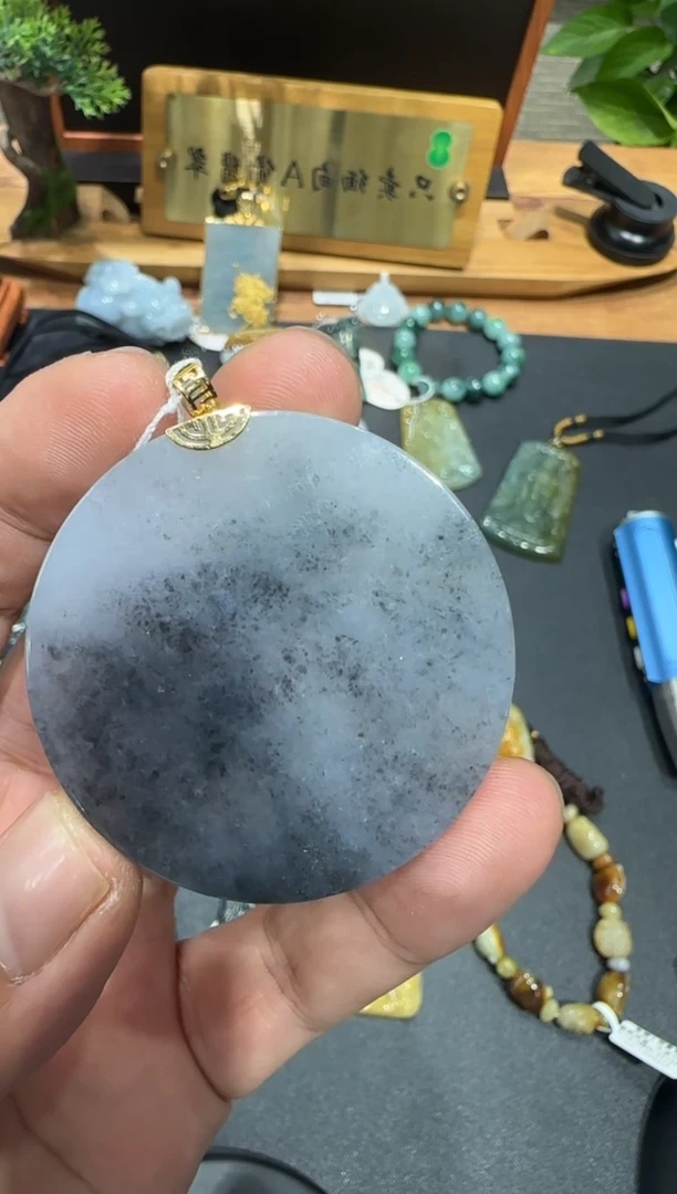 18K金镶嵌挂件翡翠A货翡翠多样性孤品