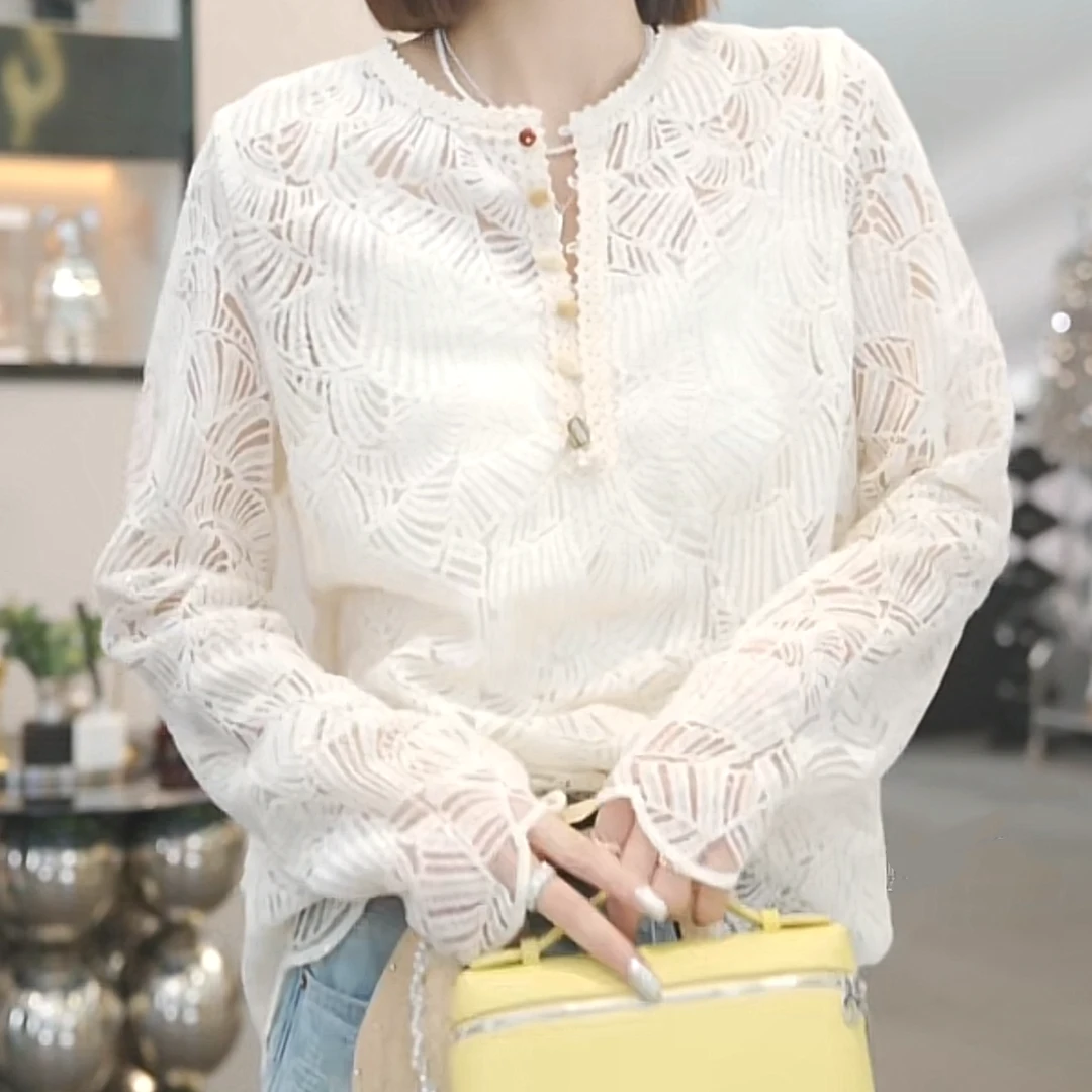 设计感纽扣蕾丝长袖衬衫女2025新款春季法式时尚休闲气质打底衬衣