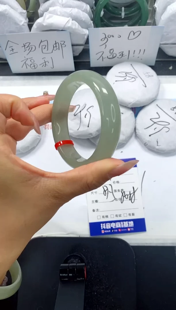 未镶嵌手镯石英质玉54-57.3