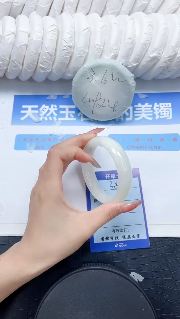 和田玉手镯未镶嵌389-55.5