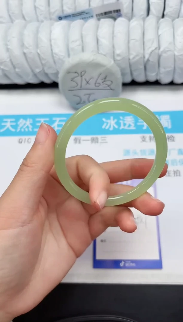 【闪购商品】石英质玉手镯未镶嵌84-60