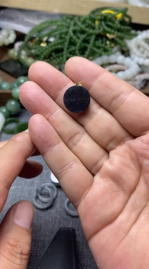 和田玉未镶嵌颈饰吊坠