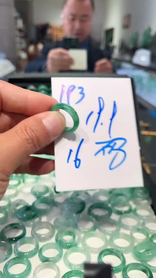 未镶嵌戒圈石英质玉非洲翠