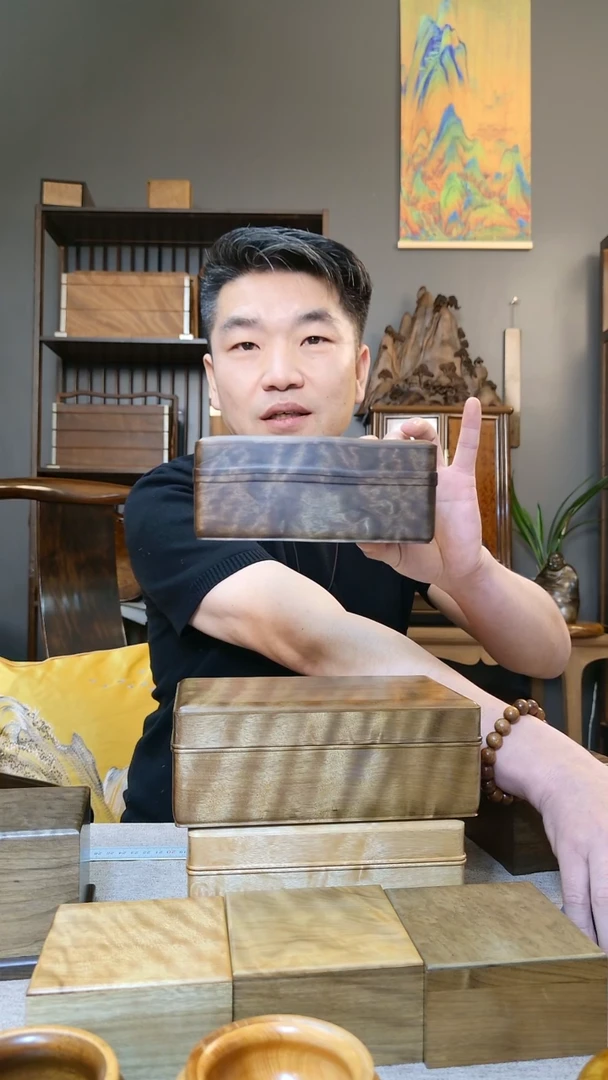 金丝楠国****略金丝楠木龙胆纹一木一器手捧盒