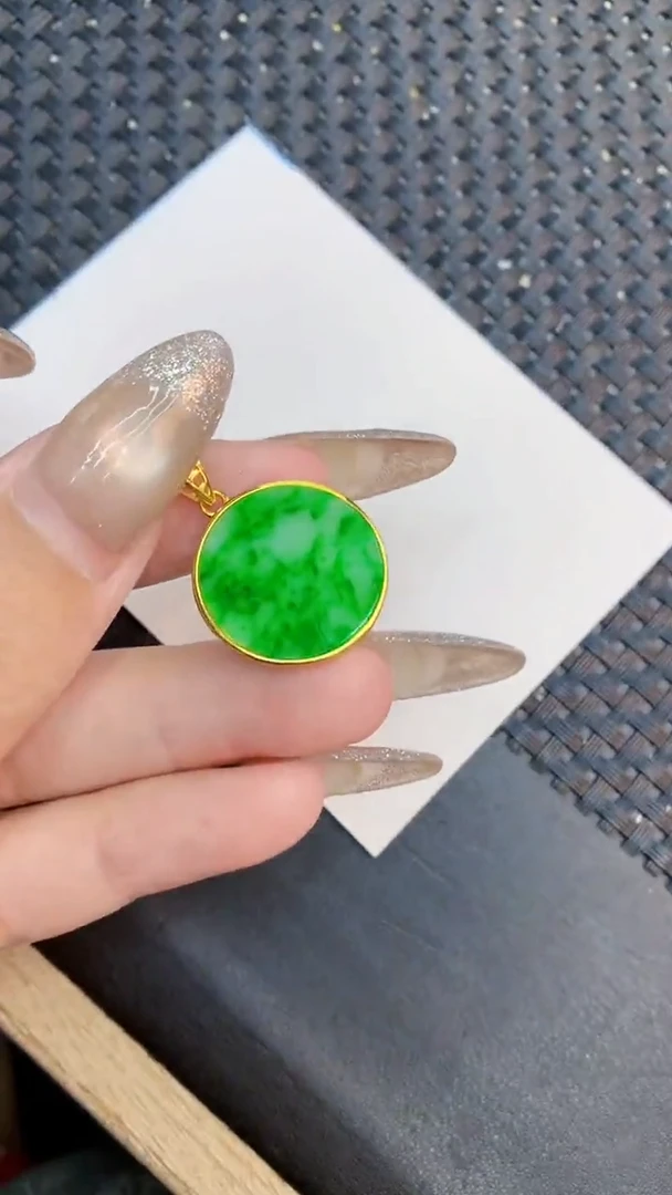 颈饰未镶嵌翡翠1