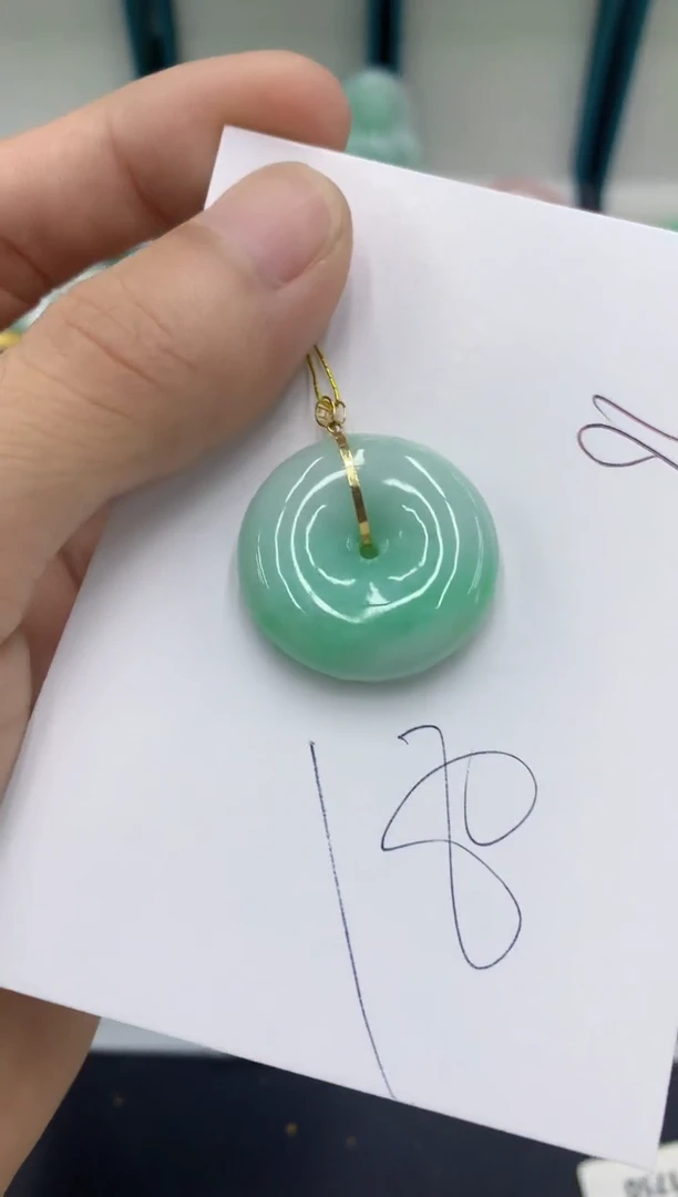 翡翠18K金镶嵌颈饰翡翠