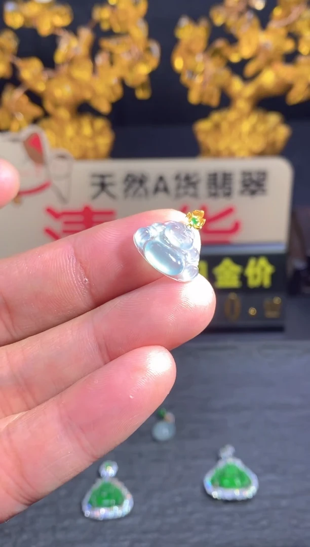 翡翠18K金镶嵌颈饰