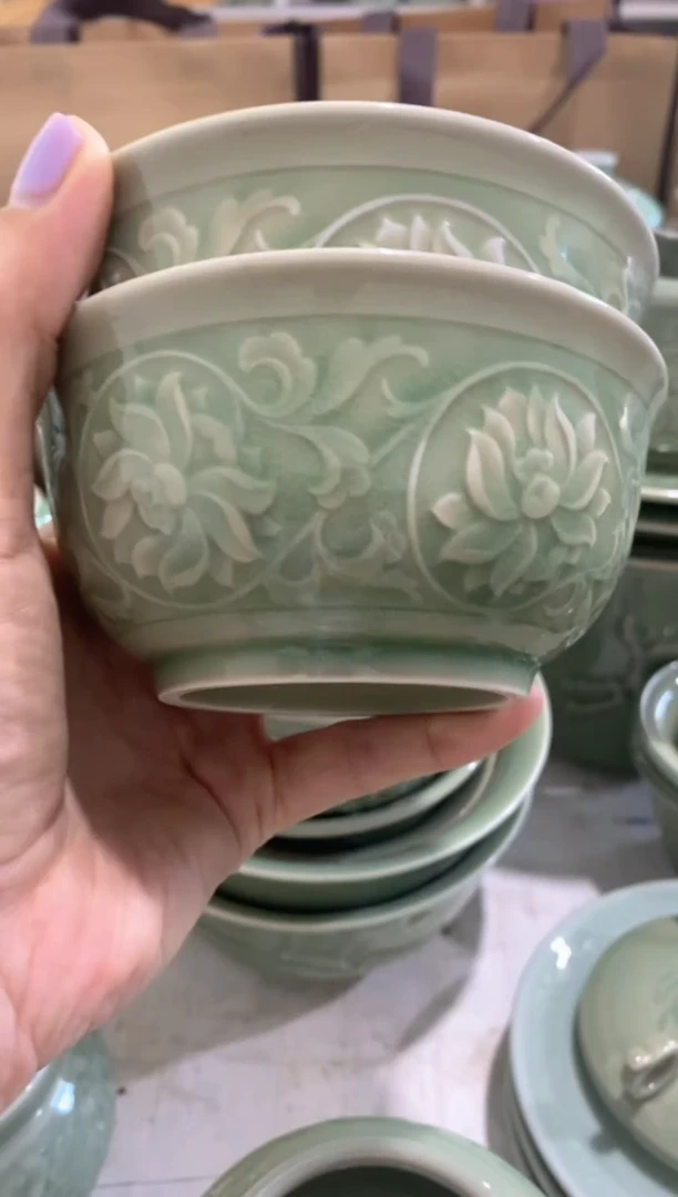 瓷片微瑕 莲纹碗【两个】色差 特价处理