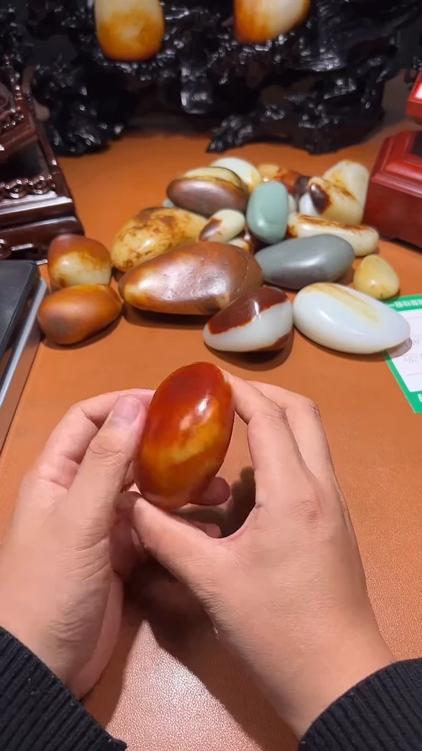 未镶嵌和田玉把件布**。和田玉