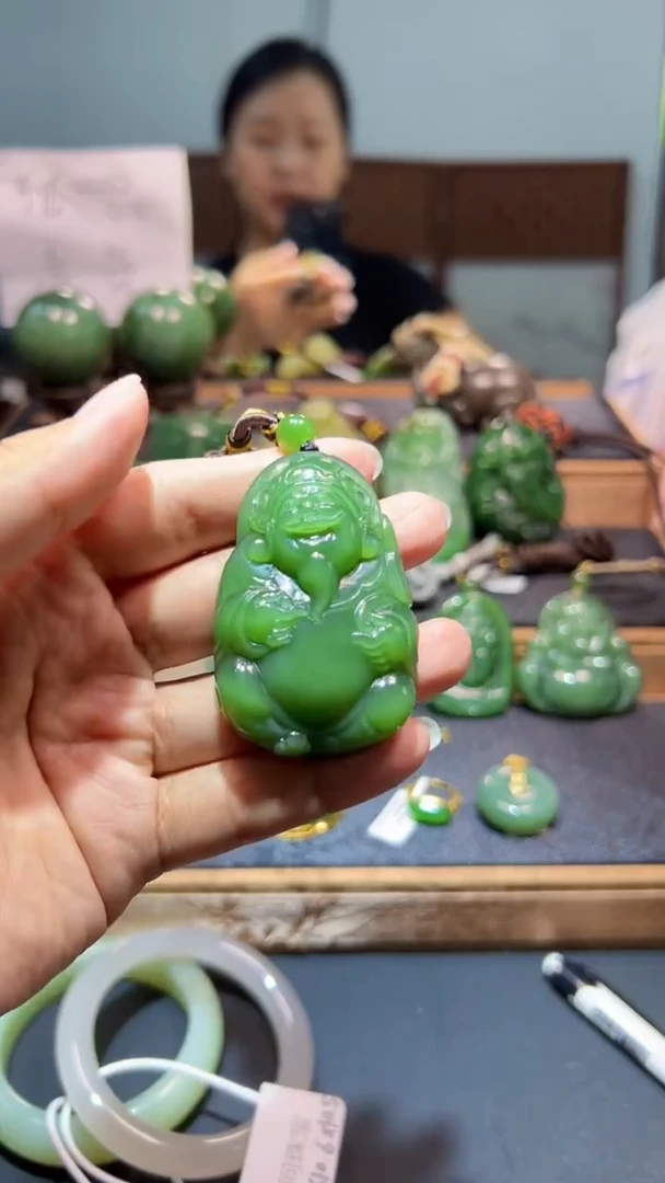 颈饰未镶嵌和田玉（碧玉）1
