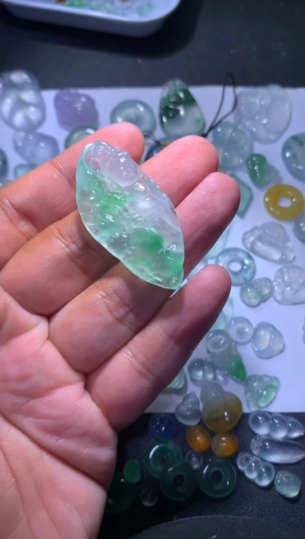 【闪购商品】翡翠颈饰未镶嵌观音