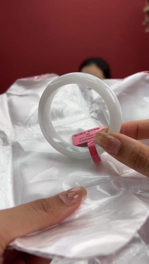 翡翠手镯未镶嵌18手镯