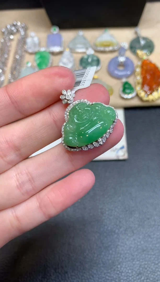 【闪购商品】翡翠颈饰18K金镶嵌佛公【无服务费】