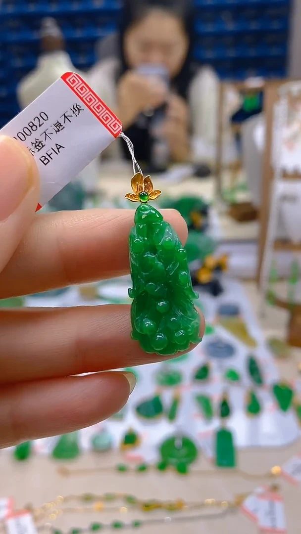 颈饰18K金镶嵌翡翠新号开播 全场乱卖