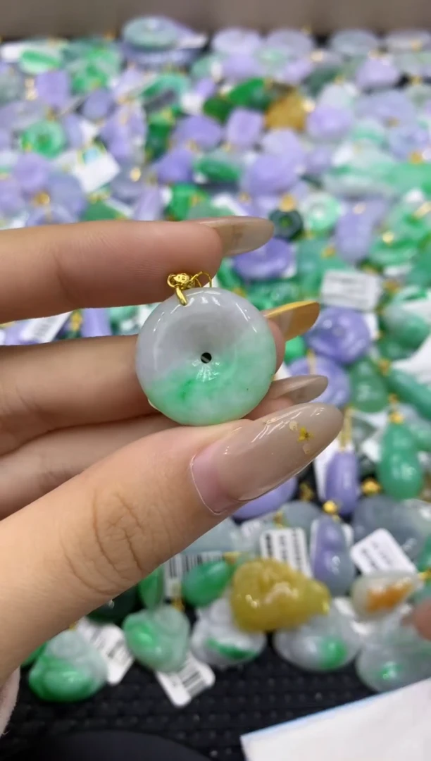 颈饰未镶嵌翡翠天然缅甸翡翠A货