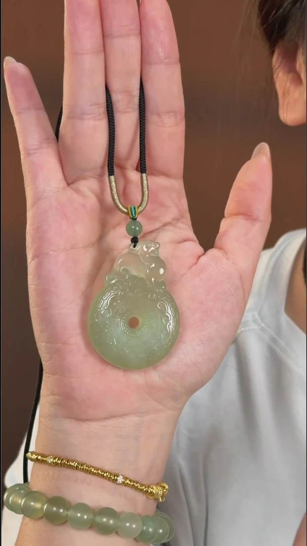 未镶嵌岫玉吊坠(赠链)多样性发货