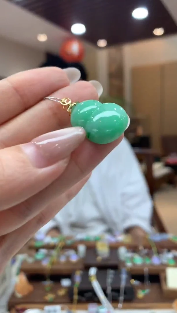 吊坠(不含链)18K金镶嵌翡翠葫芦