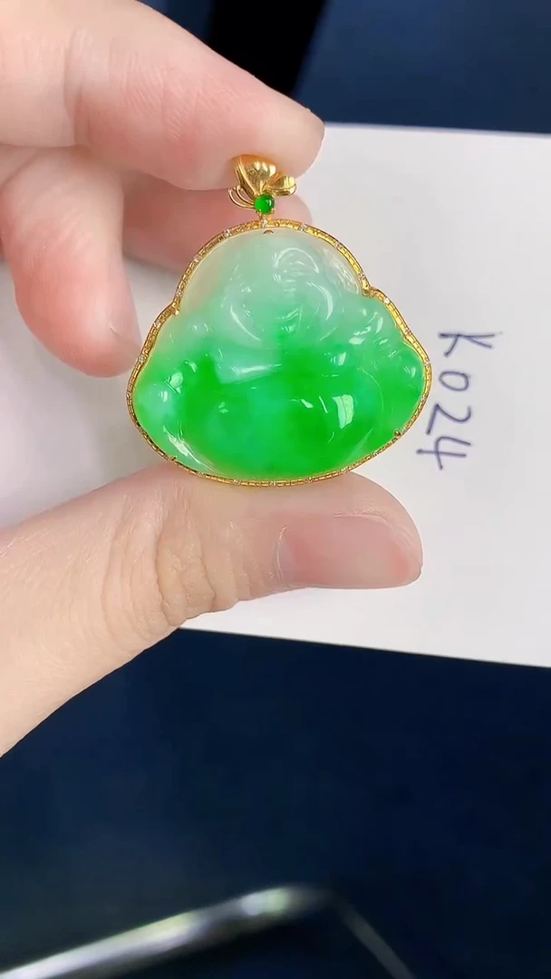 颈饰18K金镶嵌翡翠天然翡翠缅甸A货