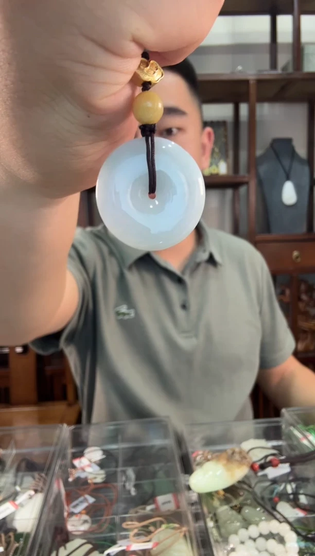 翡翠未镶嵌颈饰吊坠