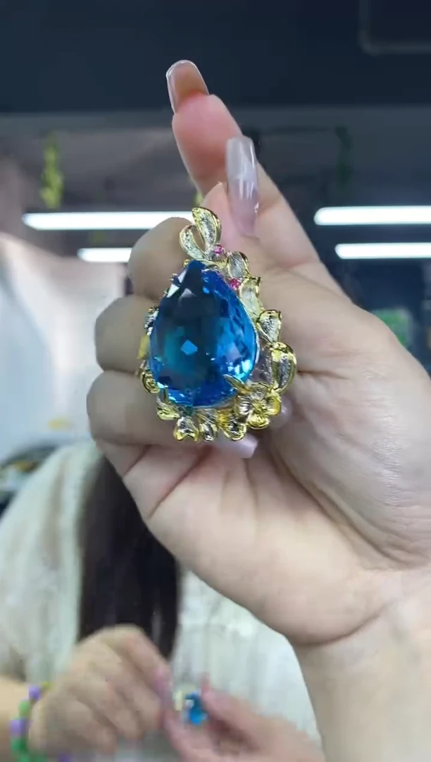 未镶嵌吊坠托帕石多样性发其一颜色微差