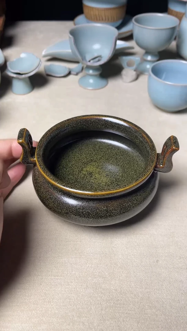 茶叶沫釉三足香炉