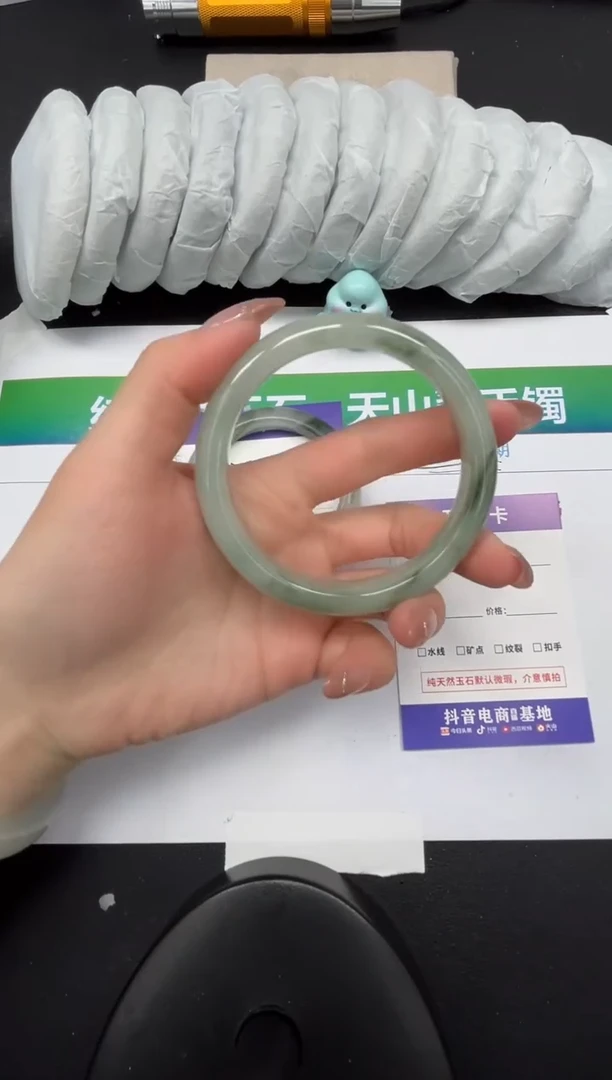 【闪购商品】石英质玉手镯未镶嵌221-62.6