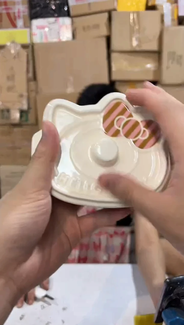 瓷片kt猫蝴蝶结炖盅