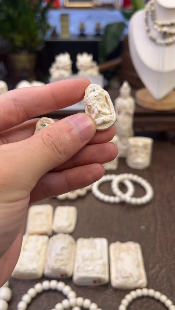 吊坠猛犸象牙吊坠