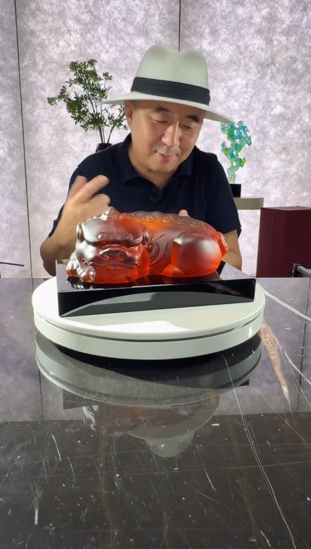 摆件璨石美学蜜蜡卧福貔貅+300*200黑水晶底座