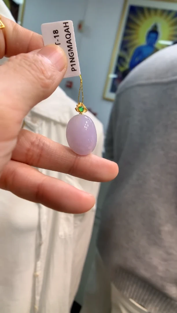 颈饰18K金镶嵌翡翠蛋面