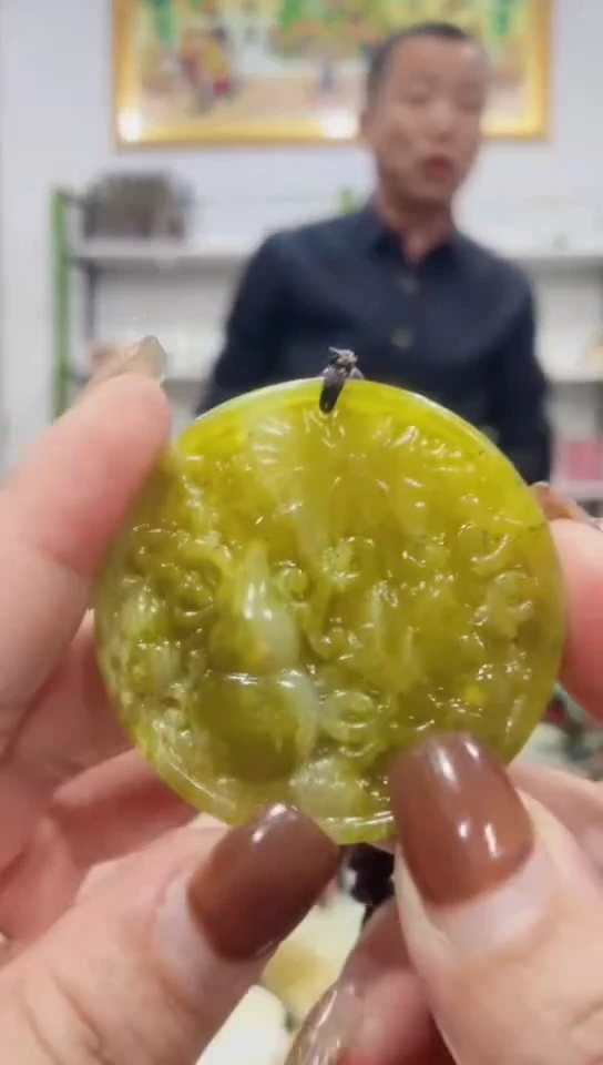 未镶嵌岫玉颈饰