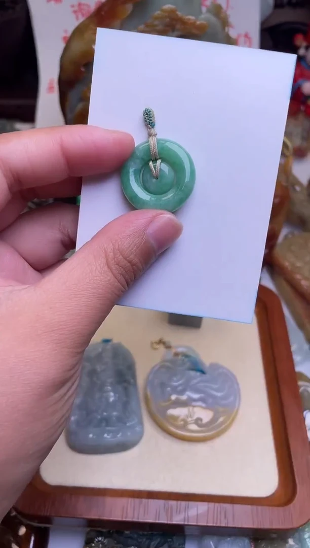 颈饰未镶嵌翡翠扣子