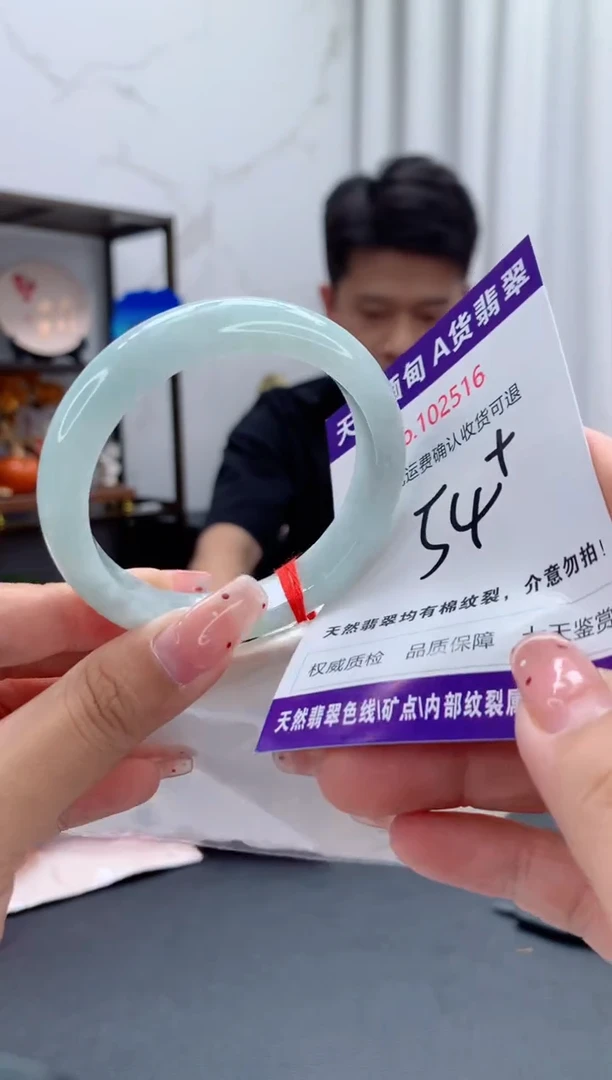 未镶嵌手镯翡翠有纹，完美者勿拍