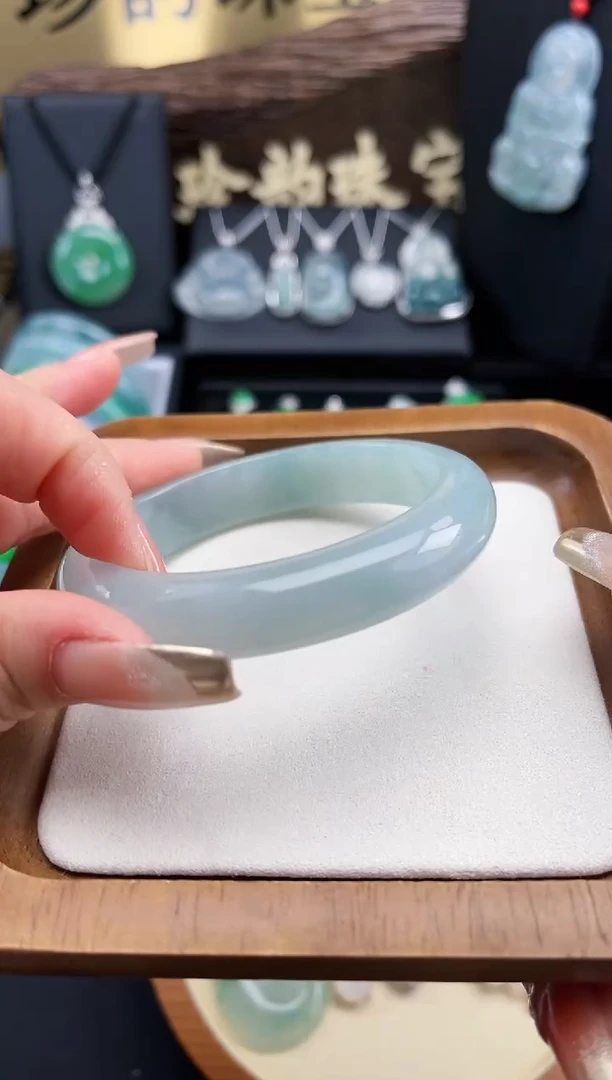 【闪购商品】翡翠手镯未镶嵌手镯