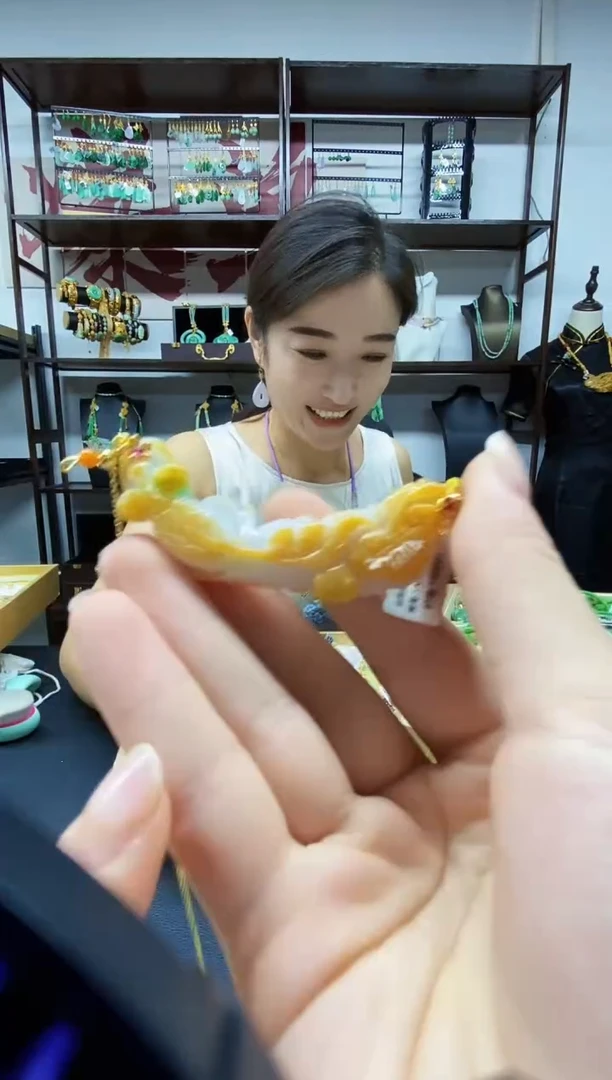 颈饰未镶嵌翡翠吊坠