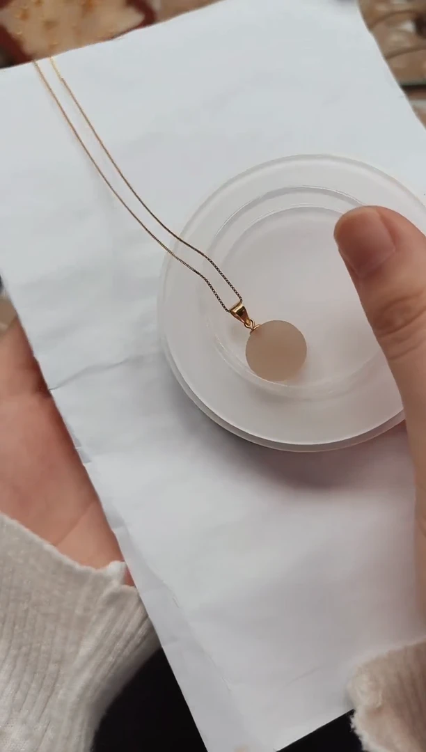 颈饰银S925镀金镶嵌和田玉藕粉圆牌无事牌