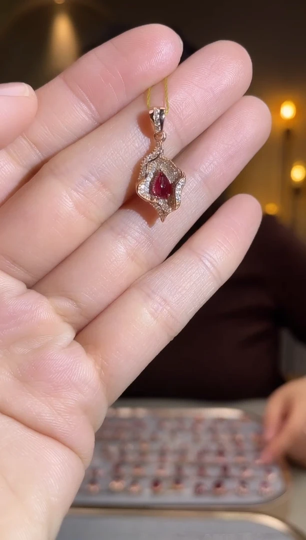 银S925镶嵌颈饰红宝石颈饰