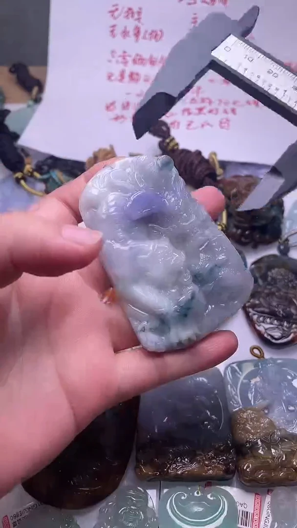 颈饰未镶嵌翡翠龙腾虎跃