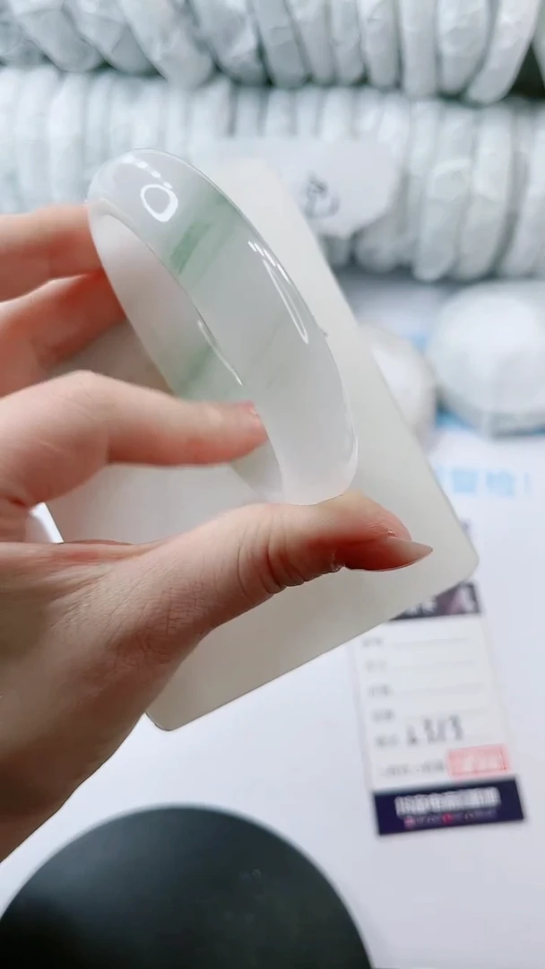 【闪购商品】石英质玉手镯未镶嵌多样性发货L313