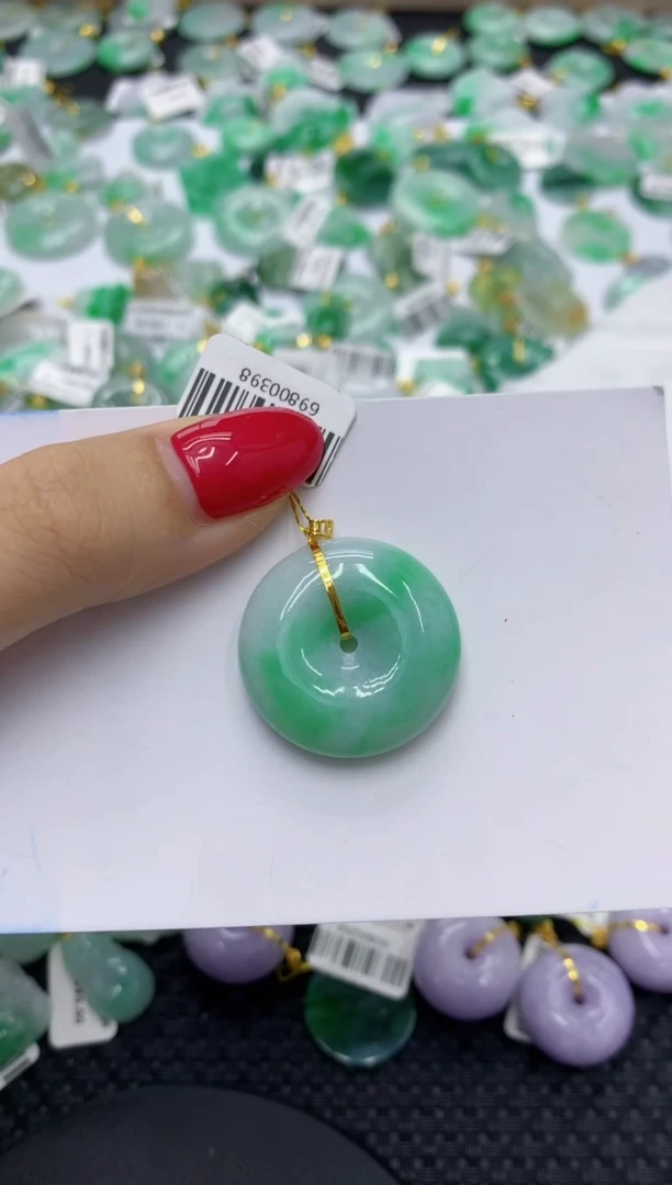 翡翠18K金镶嵌颈饰11111111111